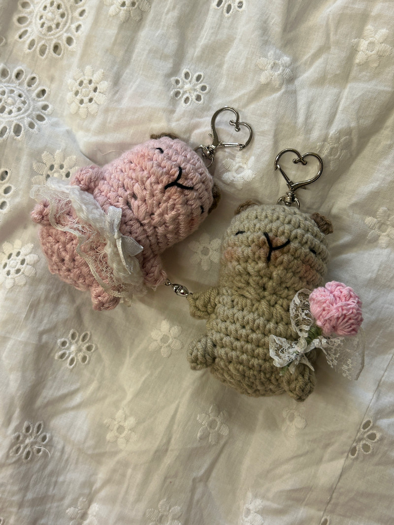 capybara couple keychain